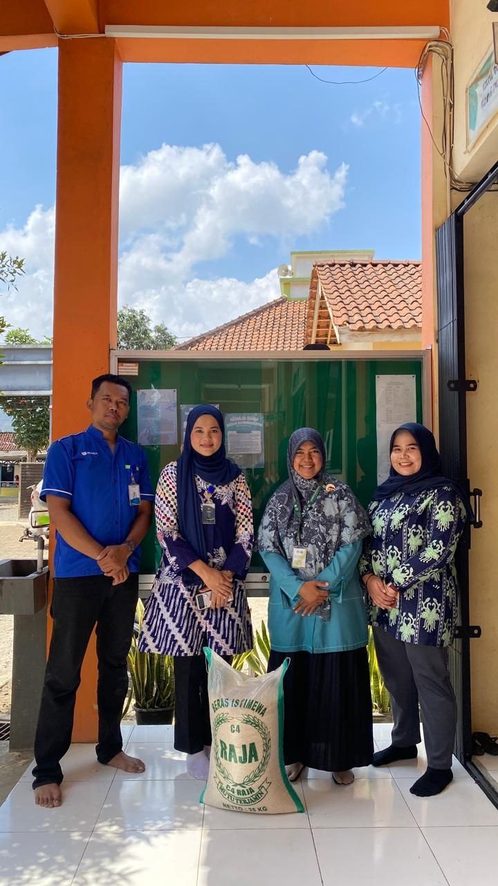 Penyaluran Jumat Berkah ke SMPIT Mutiara Hati Klampok